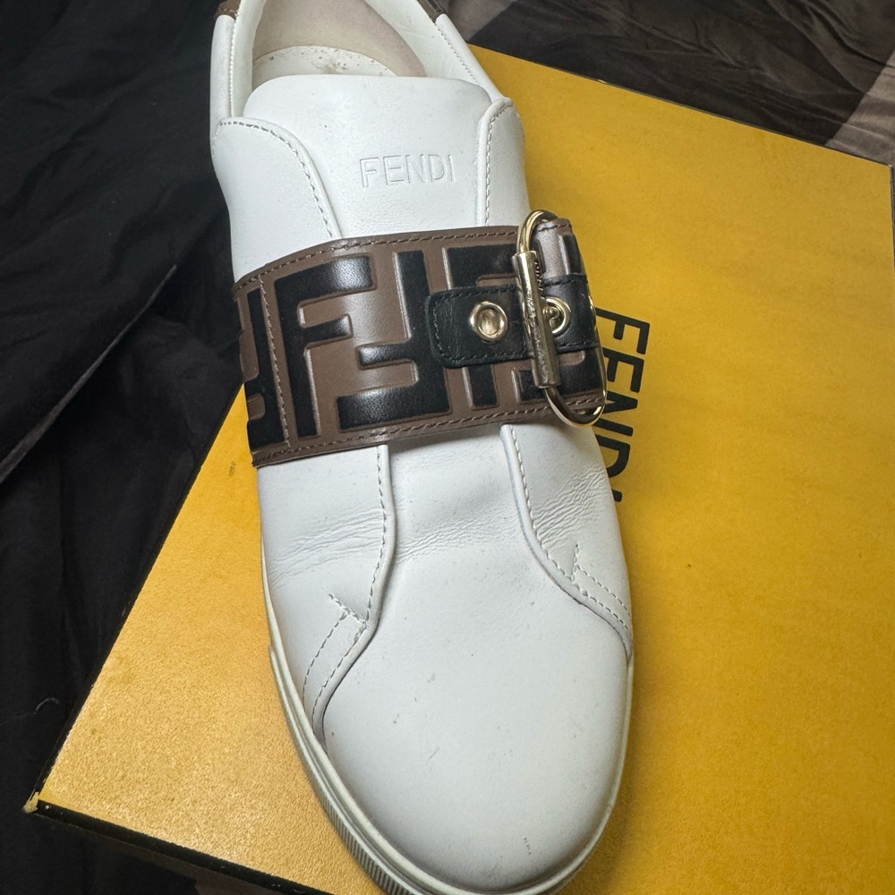 Fendi Sneaker - Picture 2 of 3